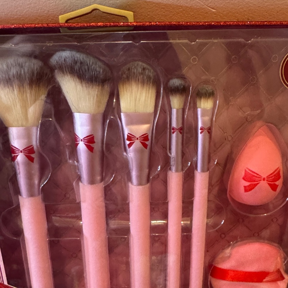 Pink Essential Brush Set - Picture 2 of 3
